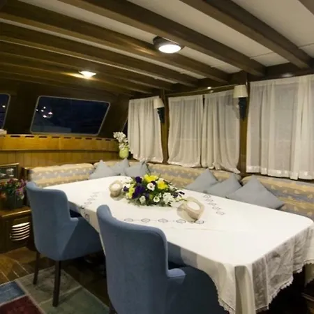 Selvese Luxury Collection Yatching Båthotell