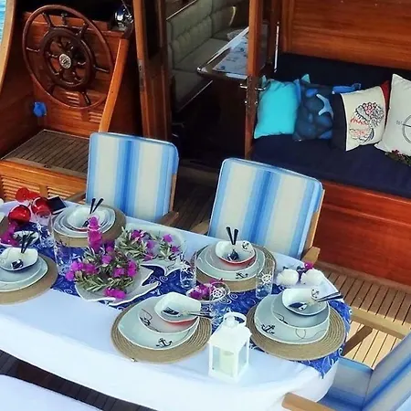 Botel Selvese Luxury Collection Yatching