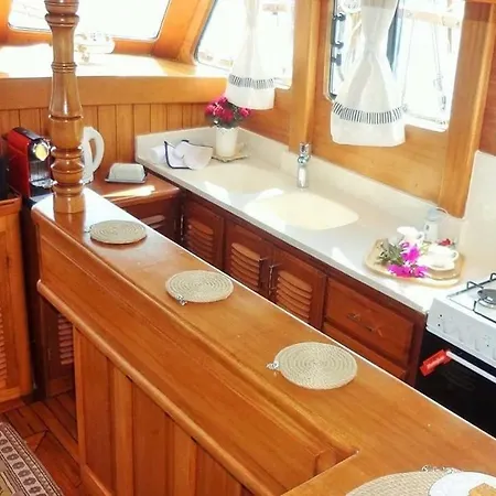 Botel Selvese Luxury Collection Yatching *